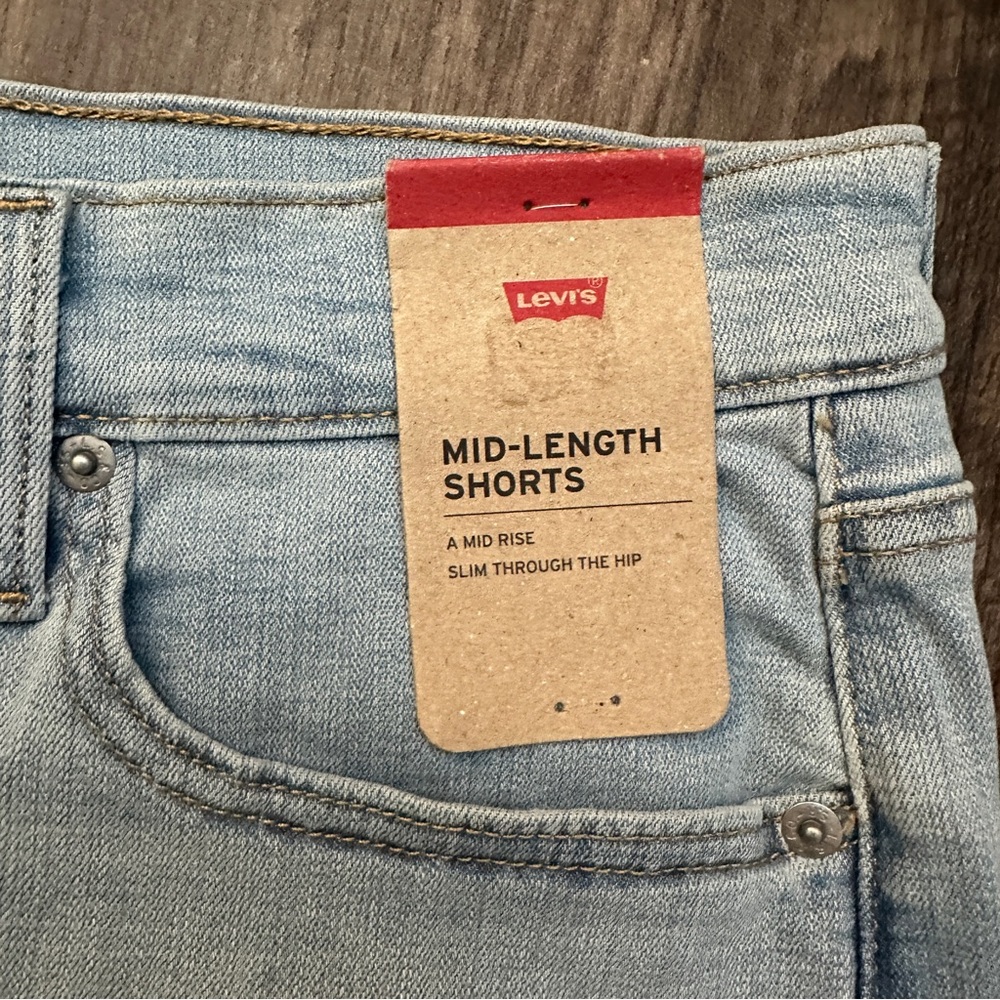 Levi's Mid Length Jean Shorts Women's Size 31 Blue Denim - Picture 2 of 11